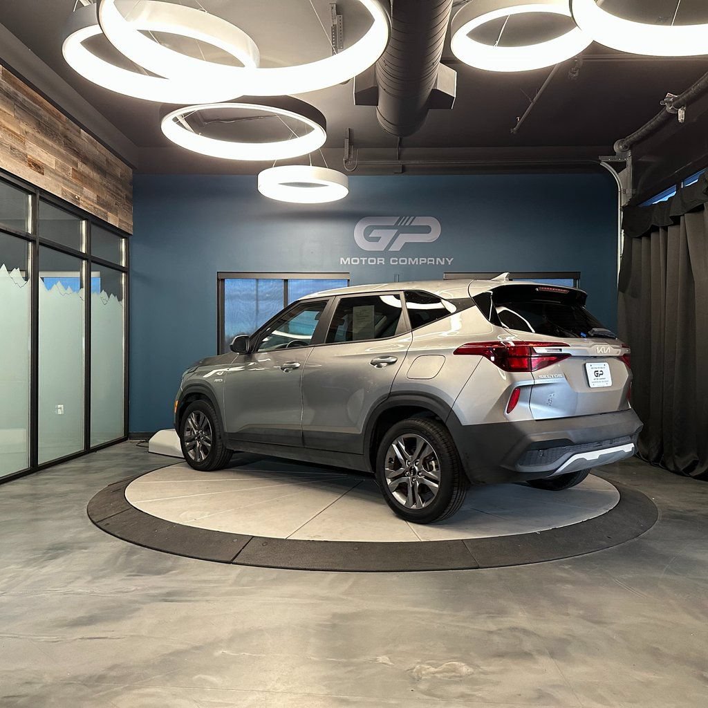 Used 2023 Kia Seltos LX AWD/4WD image 5