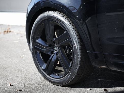 New 2025 Land Rover Discovery Metropolitan Edition image 6