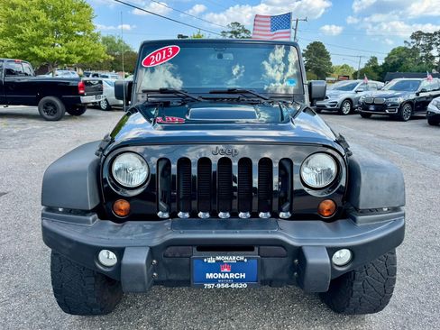 Used 2013 Jeep Wrangler Unlimited Sahara AWD/4WD image 8
