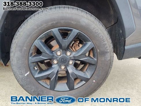 Used 2021 Toyota RAV4 LE image 12