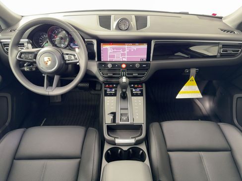 Certified 2026 Porsche Macan AWD/4WD image 17