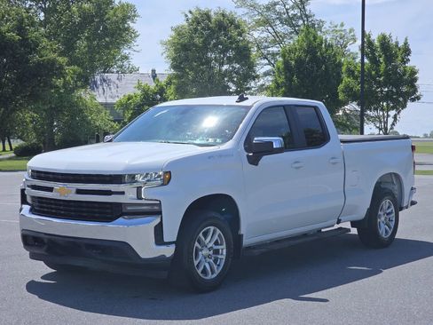Used 2020 Chevrolet Silverado 1500 LT AWD/4WD image 3