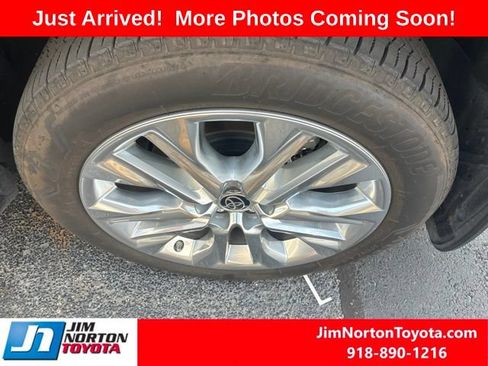 Used 2021 Toyota Highlander Limited FWD image 12