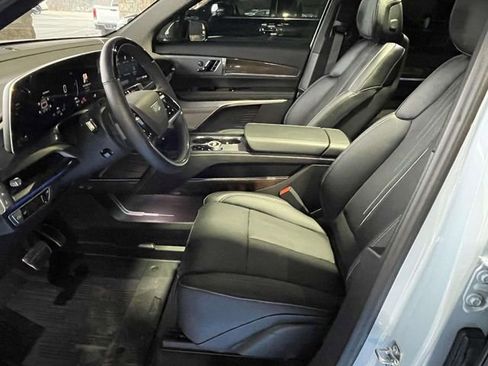 Used 2026 Cadillac Vistiq Sport image 14