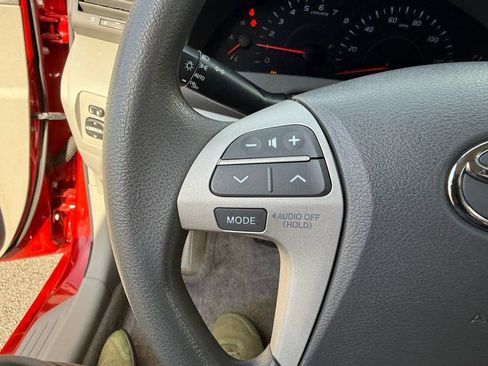 Used 2011 Toyota Camry LE image 18