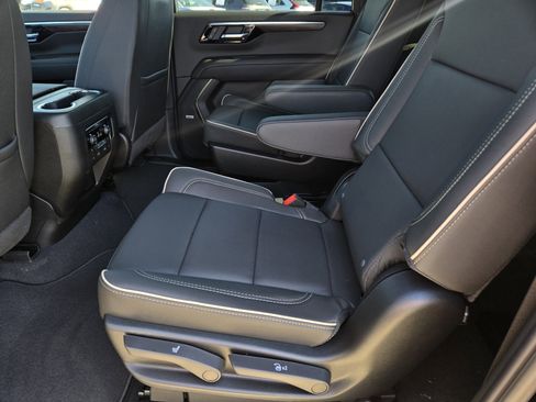 New 2026 Chevrolet Suburban Premier AWD/4WD image 19