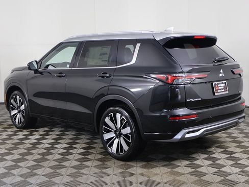 Used 2025 Mitsubishi Outlander AWD image 15