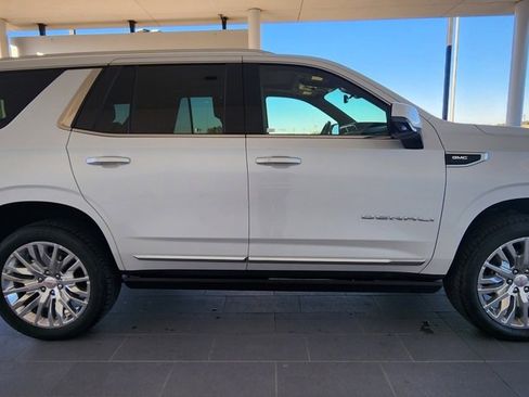 Used 2023 GMC Yukon Denali w/ Denali Reserve Package image 5