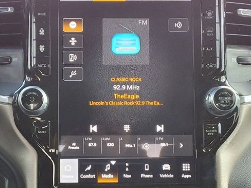 Used 2024 RAM 2500 Laramie w/ Cold Weather Group image 19