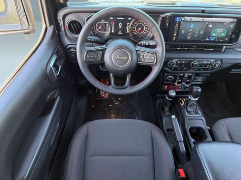 Used 2024 Jeep Wrangler Unlimited Rubicon w/ Convenience Group AWD/4WD image 25