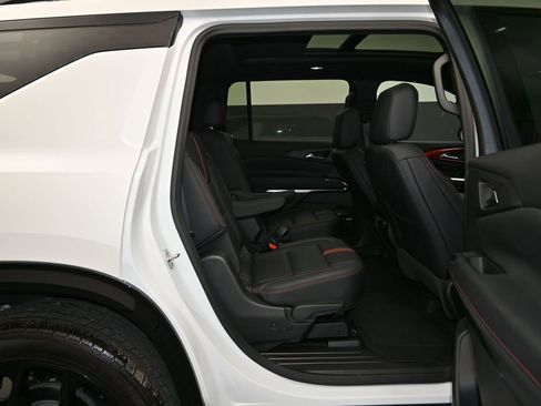 Certified 2024 Chevrolet Traverse RS w/ LPO, Floor Liner Package image 29