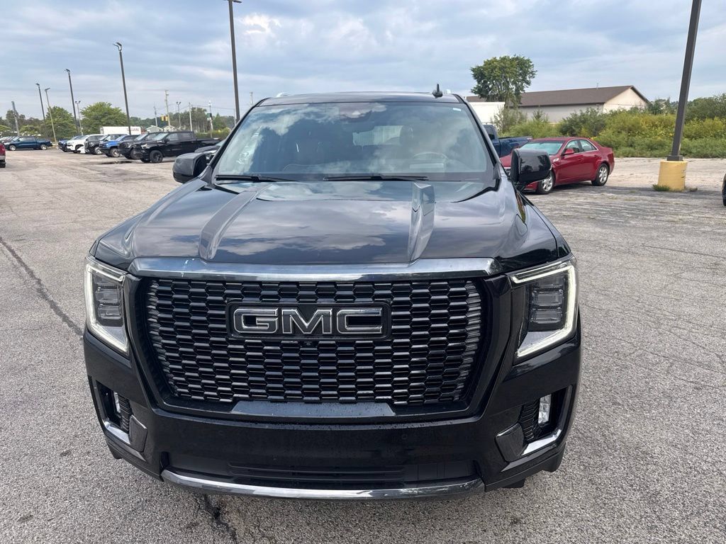 Used 2023 GMC Yukon Denali Ultimate AWD/4WD image 8