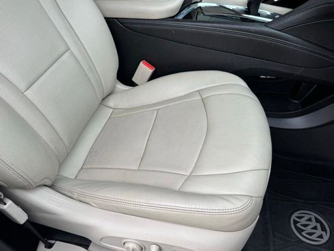 Used 2018 Buick Enclave Essence image 54