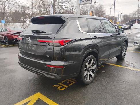 Used 2025 Mitsubishi Outlander SE image 7