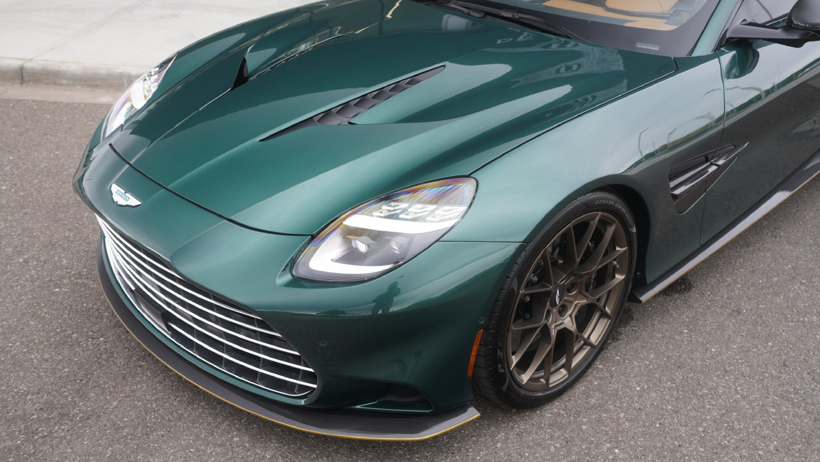 Used 2025 Aston Martin Vanquish RWD image 27