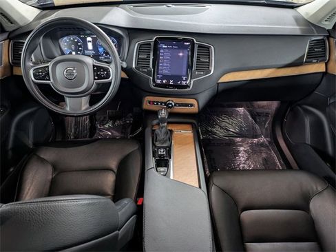Certified 2022 Volvo XC90 T6 Momentum w/ Climate Package image 18