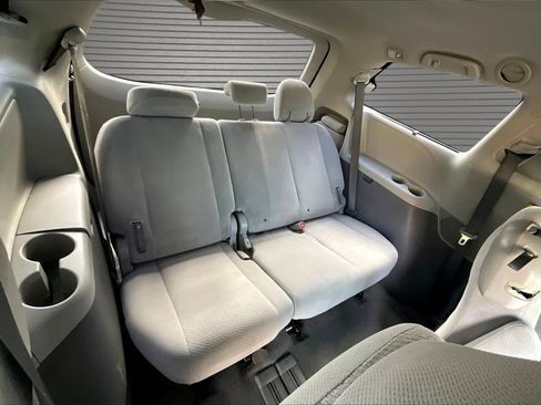 Used 2013 Toyota Sienna LE image 25