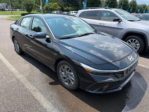 Used 2024 Hyundai Elantra SEL FWD image 14