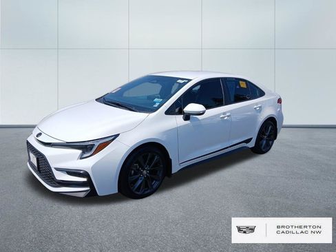 Used 2025 Toyota Corolla SE FWD image 1