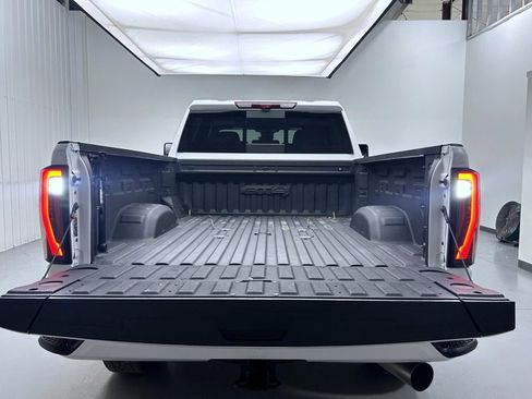 Used 2024 GMC Sierra 2500 AT4 w/ Technology Package image 21