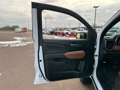 Used 2023 GMC Canyon AT4 image 11