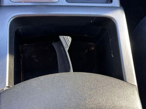 Used 2011 Nissan Armada SV image 32