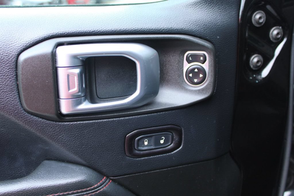 Used 2018 Jeep Wrangler Unlimited Rubicon AWD/4WD image 31