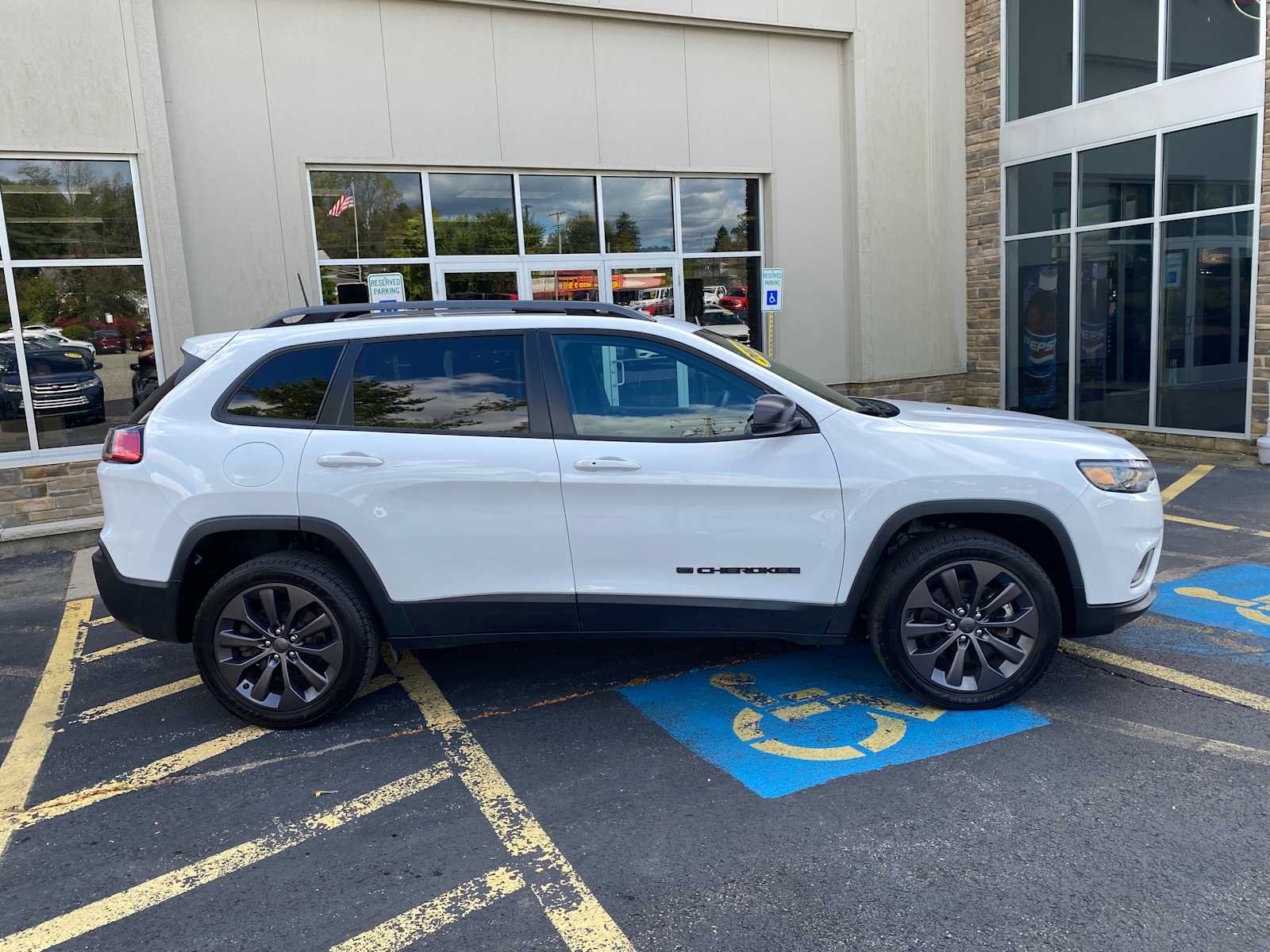 Used 2021 Jeep Cherokee Latitude Lux 80th Anniv w/ Quick Order Package 26U 80TH AWD/4WD image 15