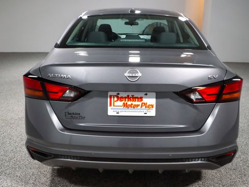 Used 2024 Nissan Altima 2.5 SV image 8