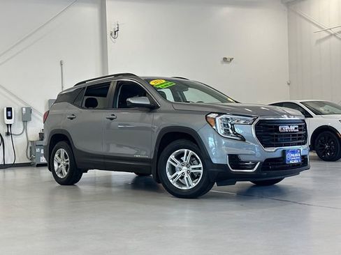Used 2023 GMC Terrain SLE w/ Driver Convenience Package AWD/4WD image 2