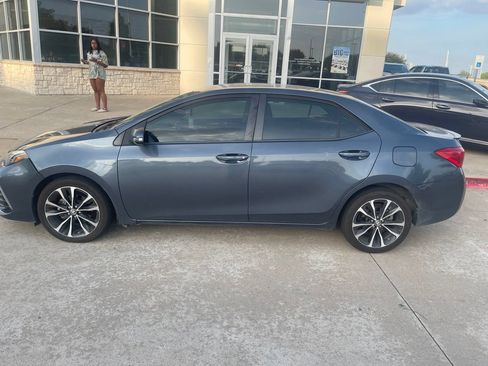 Used 2019 Toyota Corolla SE FWD image 2