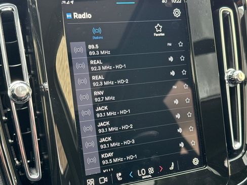 Used 2025 Volvo XC40 B5 Core w/ Protection Package Premier image 20