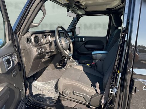 Used 2021 Jeep Wrangler Unlimited Sport image 9