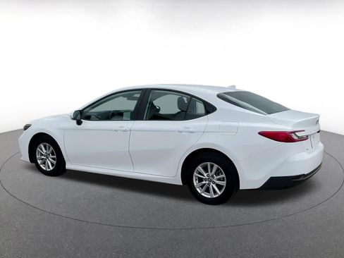 Used 2025 Toyota Camry LE image 10
