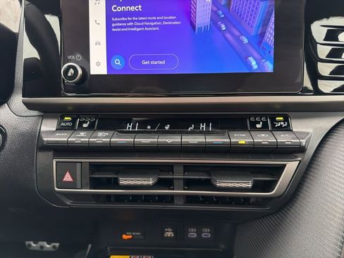 Certified 2025 Toyota Camry SE w/ Convenience Package image 30