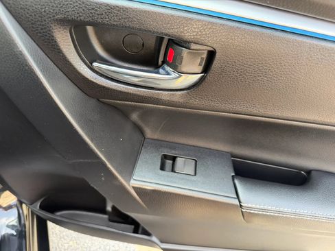Used 2015 Toyota Corolla S FWD image 29