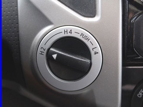 Used 2014 Toyota Tacoma 4x4 Double Cab w/ SR5 Package image 32