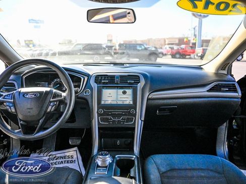 Used 2017 Ford Fusion SE w/ Fusion SE Technology Package image 13