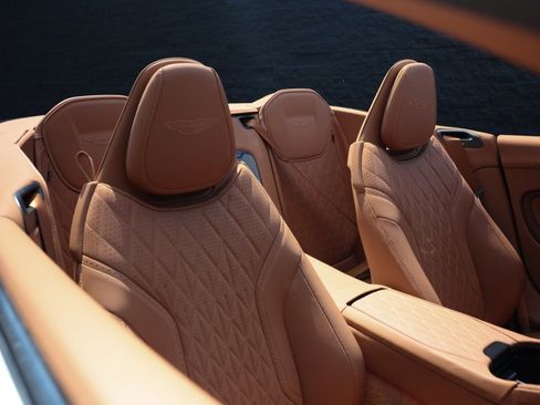 Used 2024 Aston Martin DB12 Convertible image 23