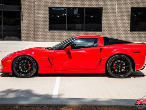 Used 2013 Chevrolet Corvette Z06 w/ 3LZ Preferred Equipment Group RWD image 12