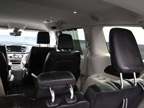 Certified 2024 Chrysler Pacifica Touring-L FWD image 24