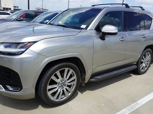 Used 2022 Lexus LX 600 4WD w/ Accessory Package (Z1) image 4