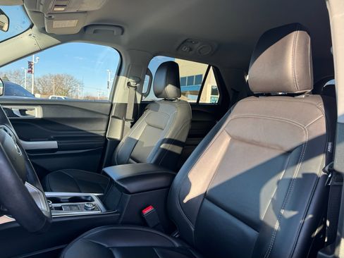 Used 2023 Ford Explorer XLT w/ Equipment Group 202A image 27