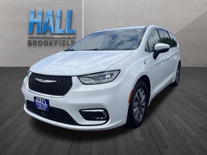 Used 2023 Chrysler Pacifica Touring-L