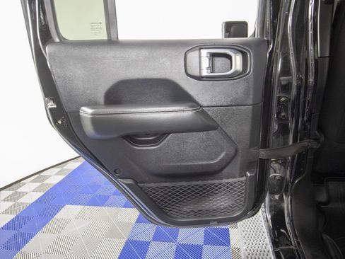 Used 2019 Jeep Wrangler Unlimited Sahara AWD/4WD image 14