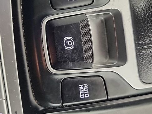 Used 2022 Kia Carnival LX image 20