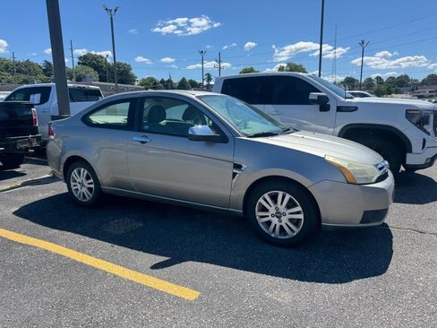 Used 2008 Ford Focus SE FWD image 2