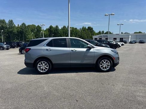 Used 2024 Chevrolet Equinox LT FWD image 3