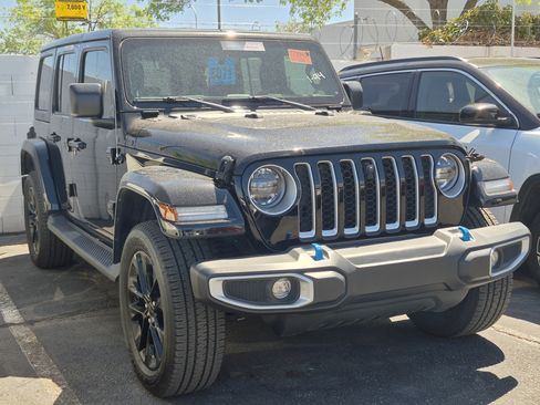 Used 2023 Jeep Wrangler Unlimited Sahara w/ Cold Weather Group image 3