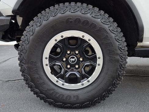 Used 2023 Ford Bronco Black Diamond w/ Sasquatch Package image 15